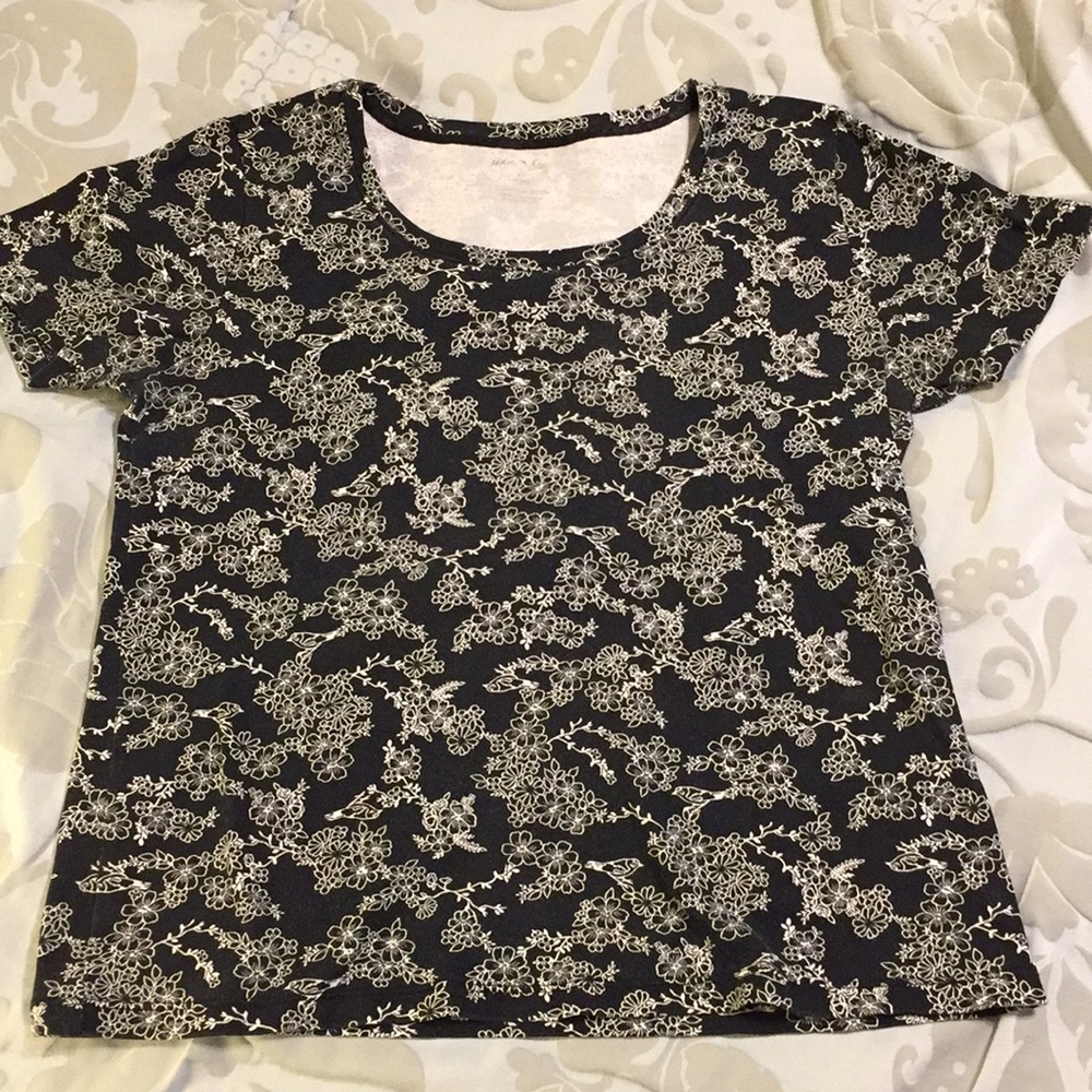White Stag Black/White Floral Print Top - Size M